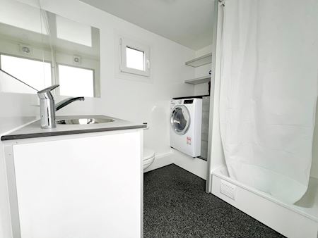 Type 240: Toilet- & badvogn med kombi vaskemaskine