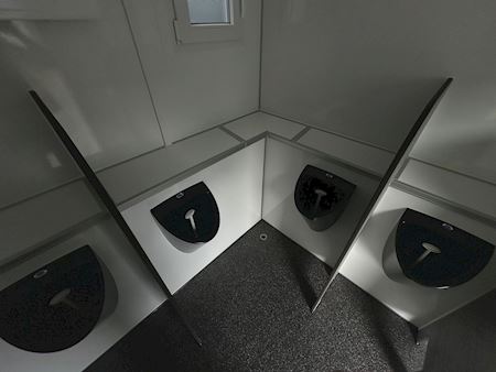 Type 900: Toilet & Badvogn med 6 bad og 5 urinaler