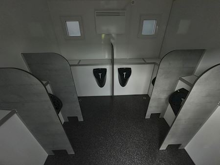 Type 900: Toilet & Badvogn med 6 bad og 5 urinaler