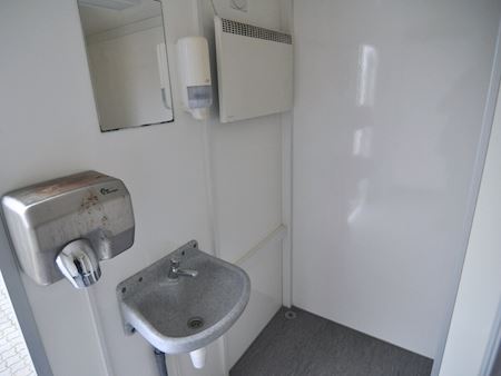 Toilet/badvogn 2x4 bad med oliefyr
