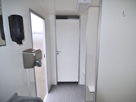 Toilet/badvogn 2x4 bad med oliefyr