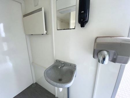 Toilet/badvogn 2x4 bad med oliefyr