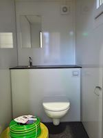 Toiletvogn 240 med 2 toiletter & kværn