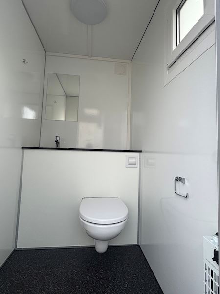 Toiletvogn 240 med 2 toiletter & kværn - Ø110 mm